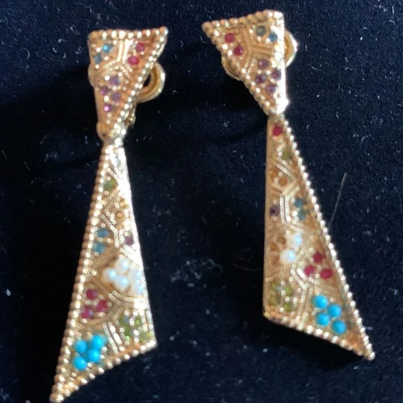 Vintage D’orlan gold plated 1.5” clip earrings with mini gemstones and pearls - Picture 5 of 8